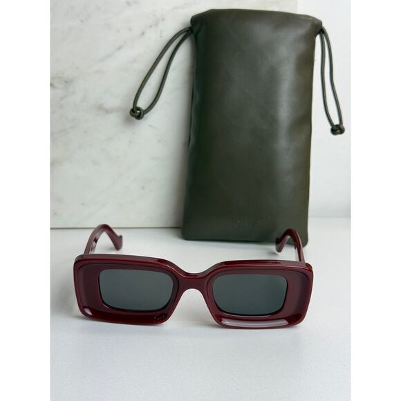 NEW Loewe LW40101U Anagram Sunglasses in Burgundy Red main image 5